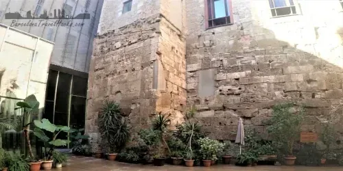 Puerta de Mar y baños termales - Roman sea wall gate