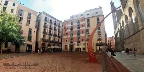 Plaça Del Fossar De Les Moreres Tribute to fallen soldiers